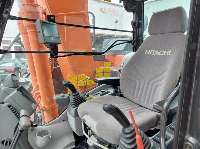 Hitachi ZX135US-6