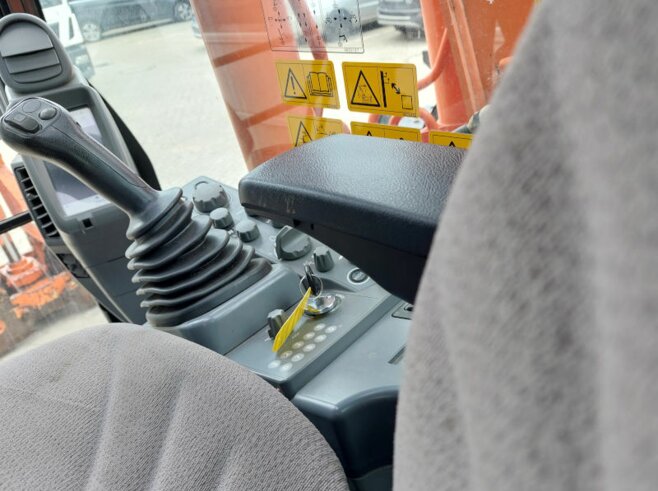 Hitachi ZX135US-6