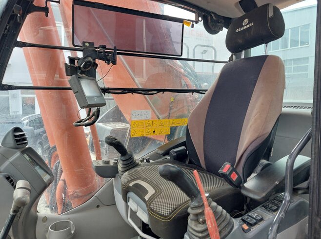 Hitachi ZX350LCN-6 +Demarec MQP-45