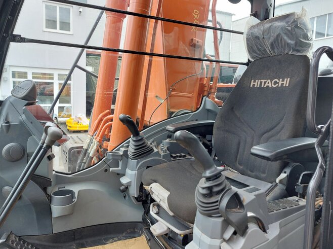 Hitachi ZX210LC-7