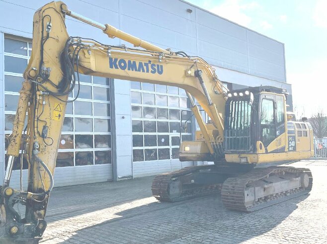 Komatsu PC240NLC-11