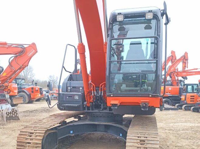 Hitachi ZX210LC-6 Teledipper