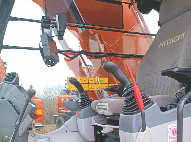 Hitachi ZX210LC-6 Teledipper