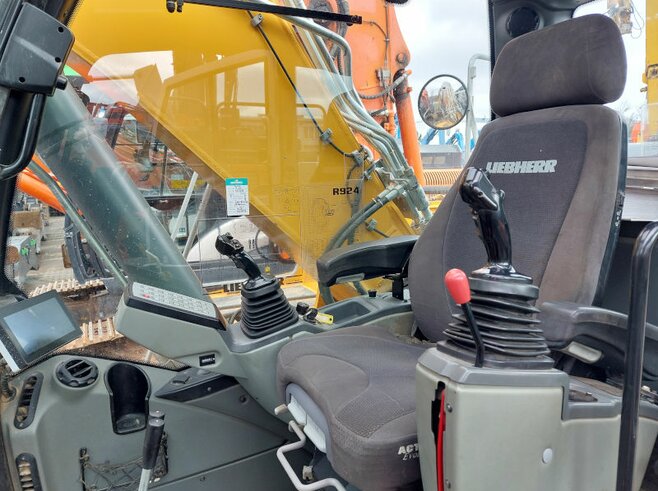 Liebherr R924LC