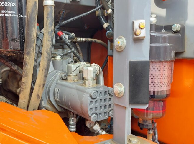 Hitachi ZX135US-6