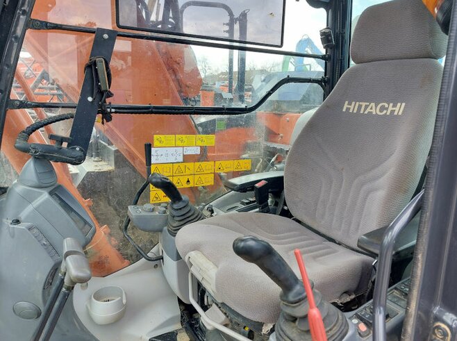 Hitachi ZX135US-6