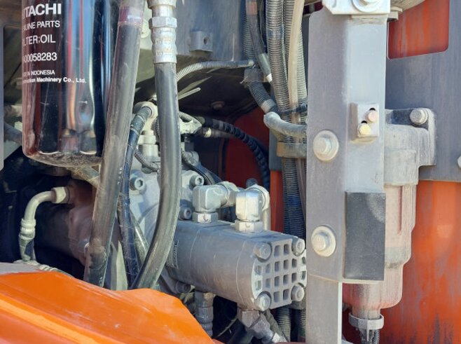 Hitachi ZX135US-6