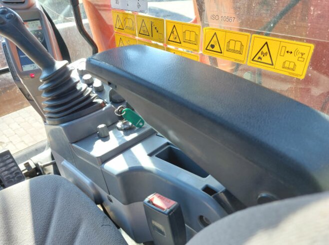 Hitachi ZX135US-6