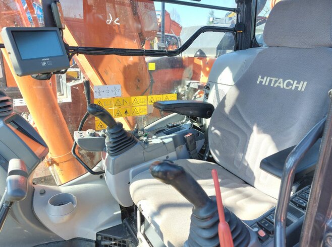 Hitachi ZX135US-6