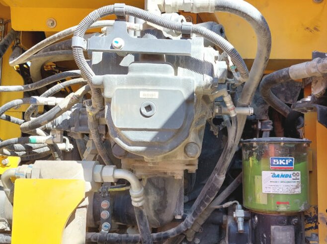 Komatsu HB365LC-3