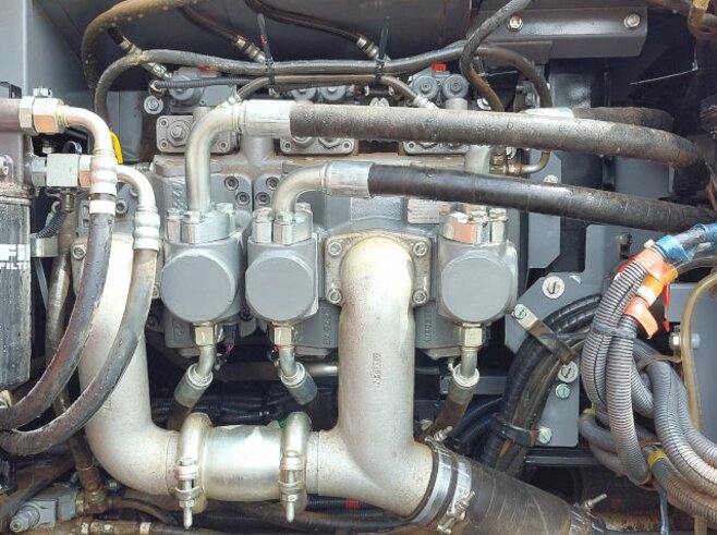 Hitachi ZX210LC-6