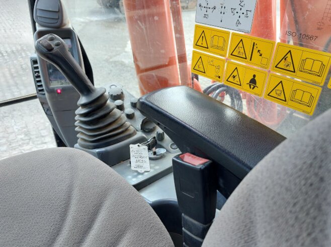 Hitachi ZX210LC-6