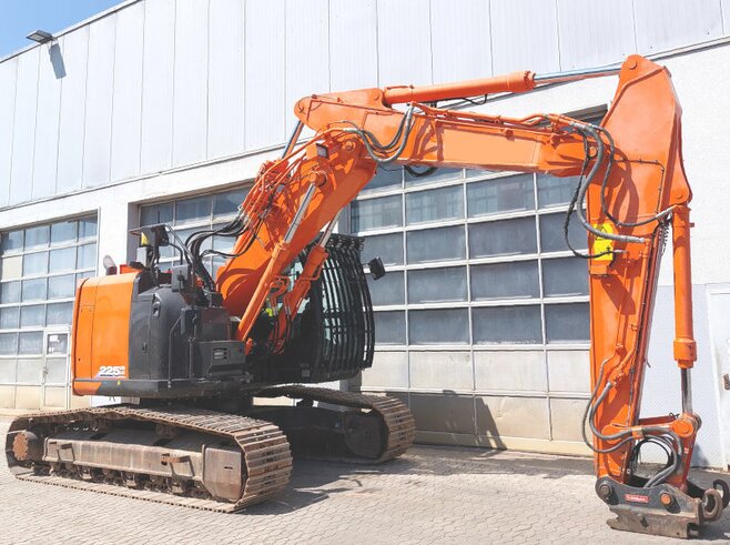Hitachi ZX225USLC-6