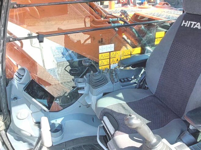 Hitachi ZX300LCN-7
