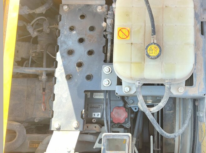 Hitachi ZX225USLC-6