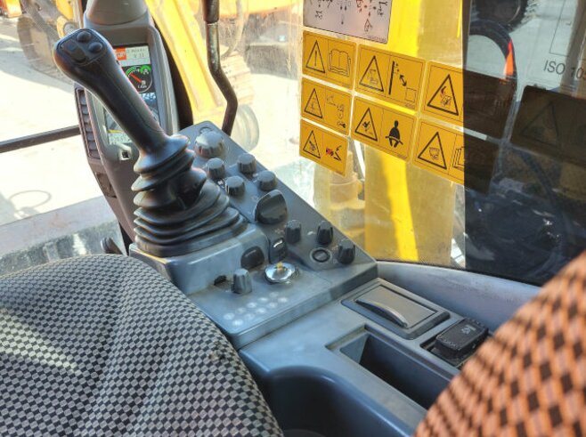Hitachi ZX225USLC-6