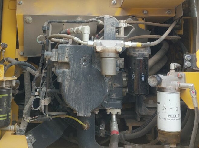 Komatsu PC240NLC-11