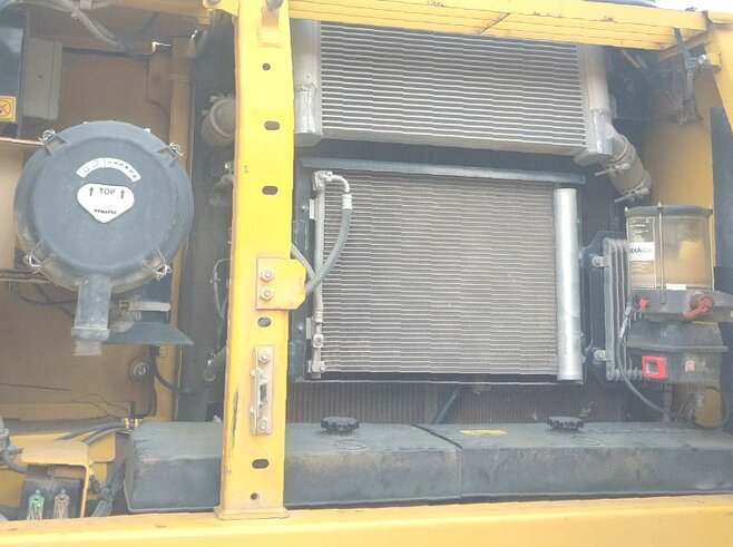 Komatsu PC240NLC-11