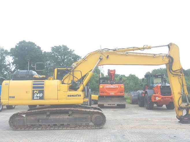 Komatsu PC240NLC-11