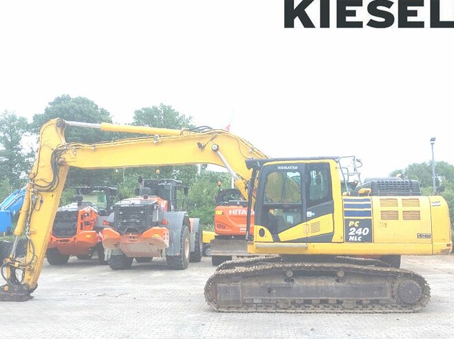 Komatsu PC240NLC-11