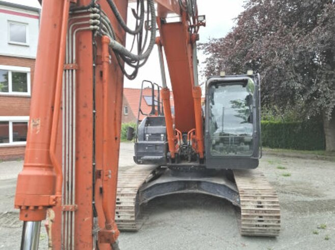 Hitachi ZX210LC-6