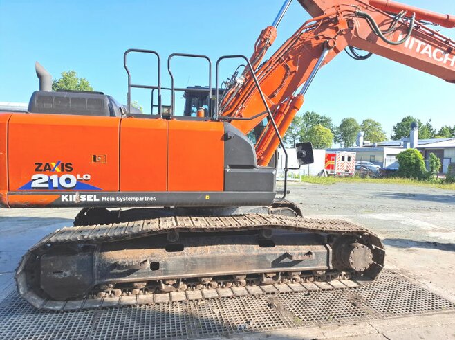 Hitachi ZX210LC-6