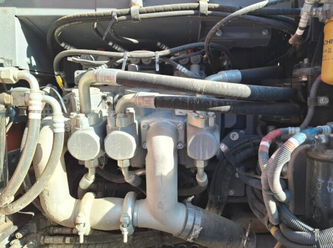 Hitachi ZX210LC-6