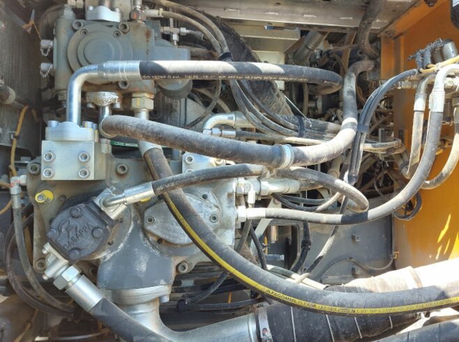Liebherr R930NLC