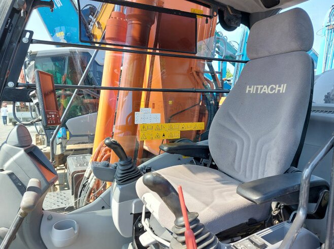 Hitachi ZX210LC-6