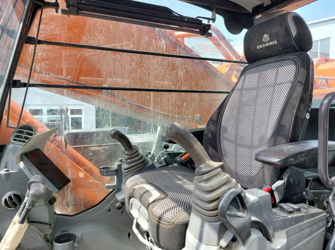 Hitachi ZX890LCH-7