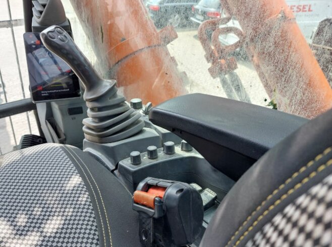 Hitachi ZX890LCH-7