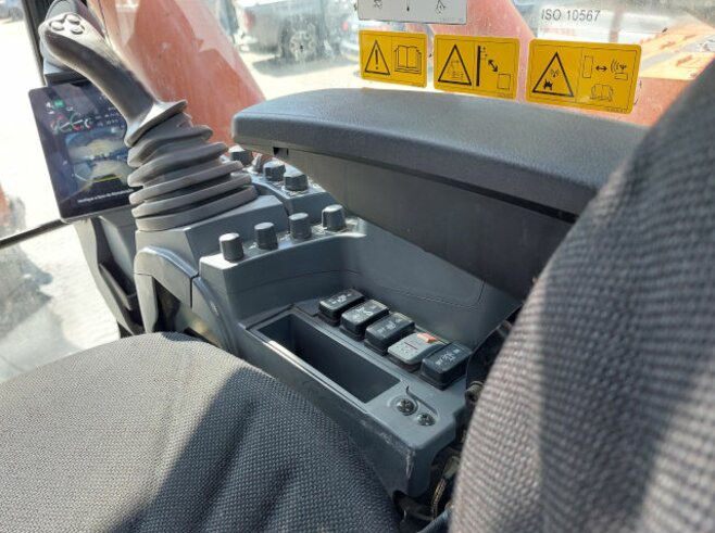 Hitachi ZX490LCH-7