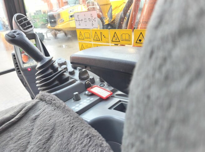 Hitachi ZX225USLC-6