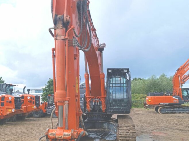 Hitachi ZX300LCN-6