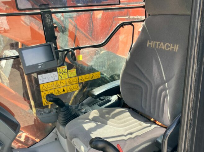 Hitachi ZX225USLC-6