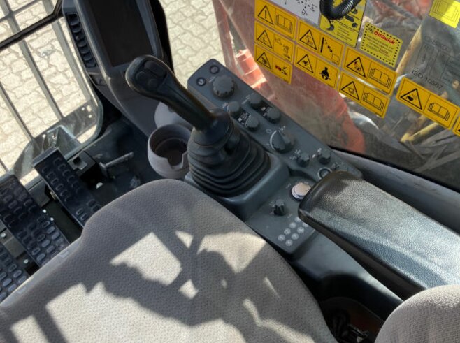 Hitachi ZX225USLC-6