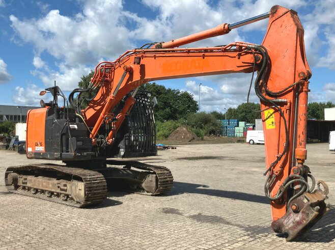 Hitachi ZX225USLC-6