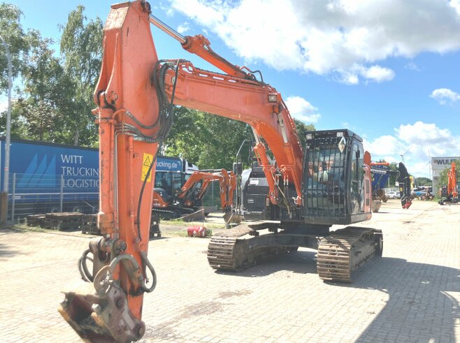 Hitachi ZX225USLC-6