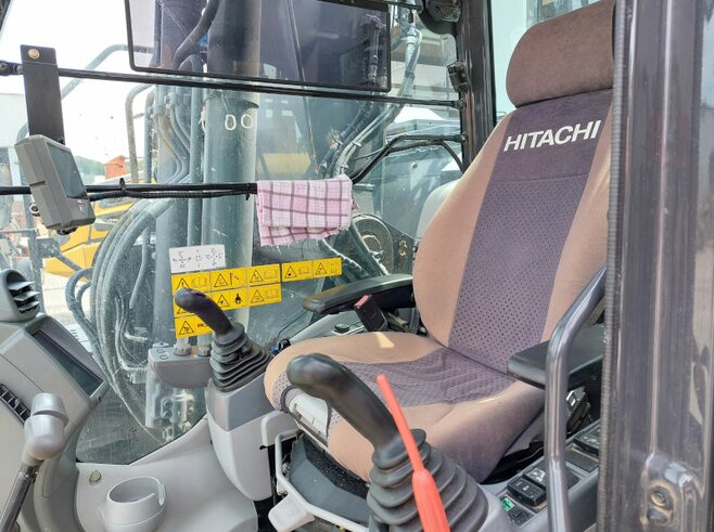 Hitachi ZX225USLC-6