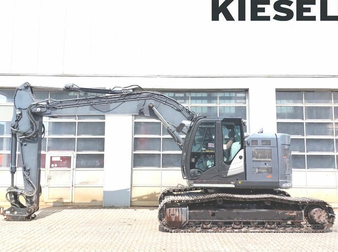 Hitachi ZX225USLC-6