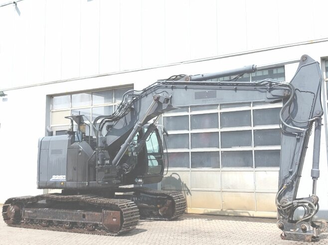 Hitachi ZX225USLC-6