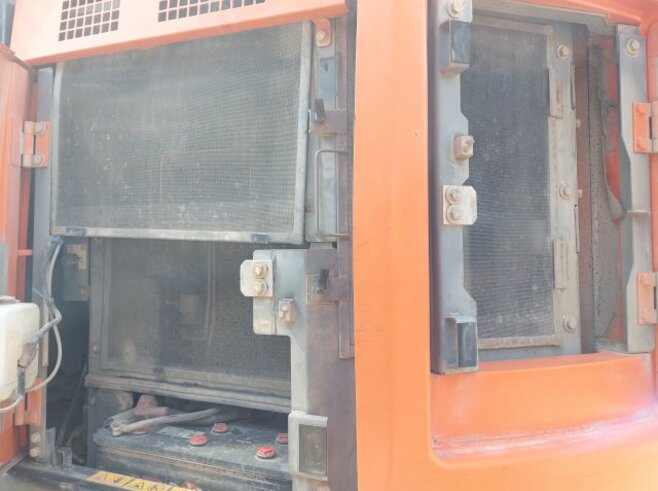 Hitachi ZX225USLC-5