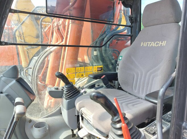 Hitachi ZX225USLC-5