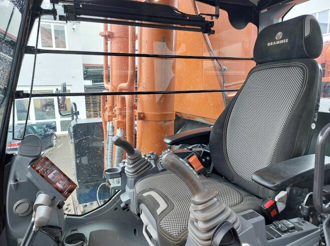 Hitachi ZX890LCH-7