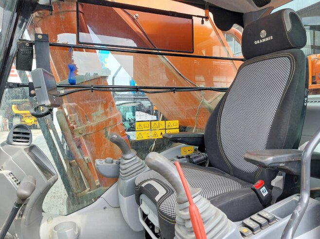 Hitachi ZX890LCH-6