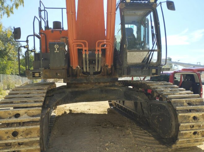 Hitachi ZX690LCH-7