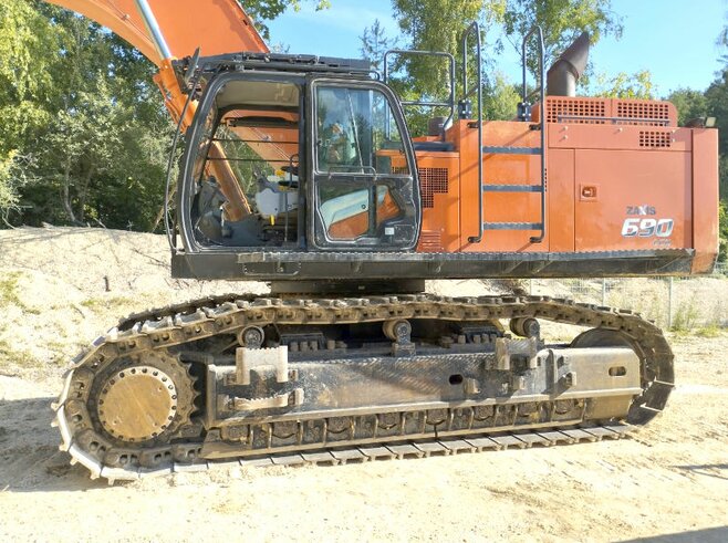 Hitachi ZX690LCH-7