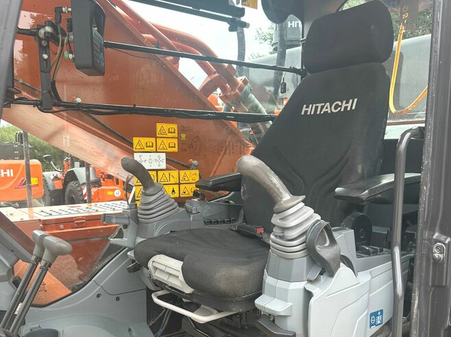 Hitachi ZX490LCH-7