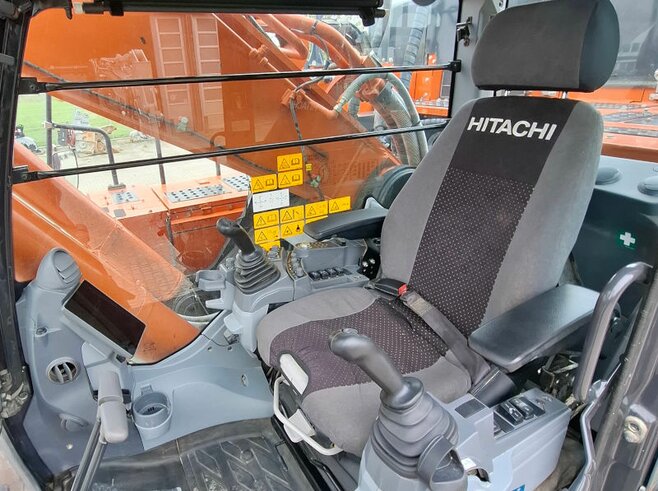 Hitachi ZX490LCH-7
