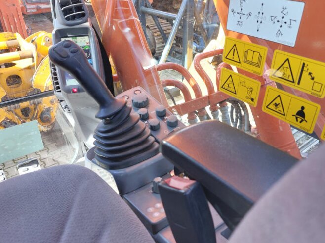 Hitachi ZX300LCN-6